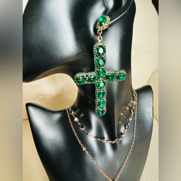 Beautiful Green Rhinestones Cross earrings - Picture 3 of 7